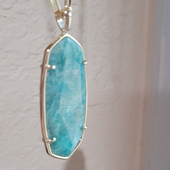 NWT KENDRA SCOTT NECKLACE IN GOLD - Picture 8 of 12